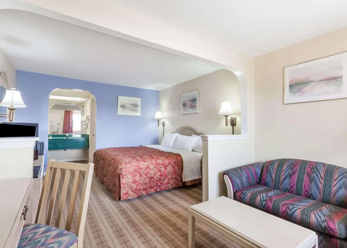 Days Inn By Wyndham Clinton